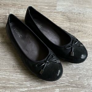 Vionic Black Leather Ballet Flat